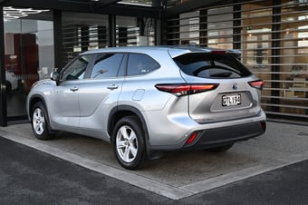 2024 Toyota Highlander at Ebbett Toyota Hamilton