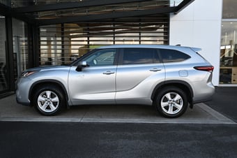 2024 Toyota Highlander at Ebbett Toyota Hamilton