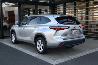 2024 Toyota Highlander at Ebbett Toyota Hamilton