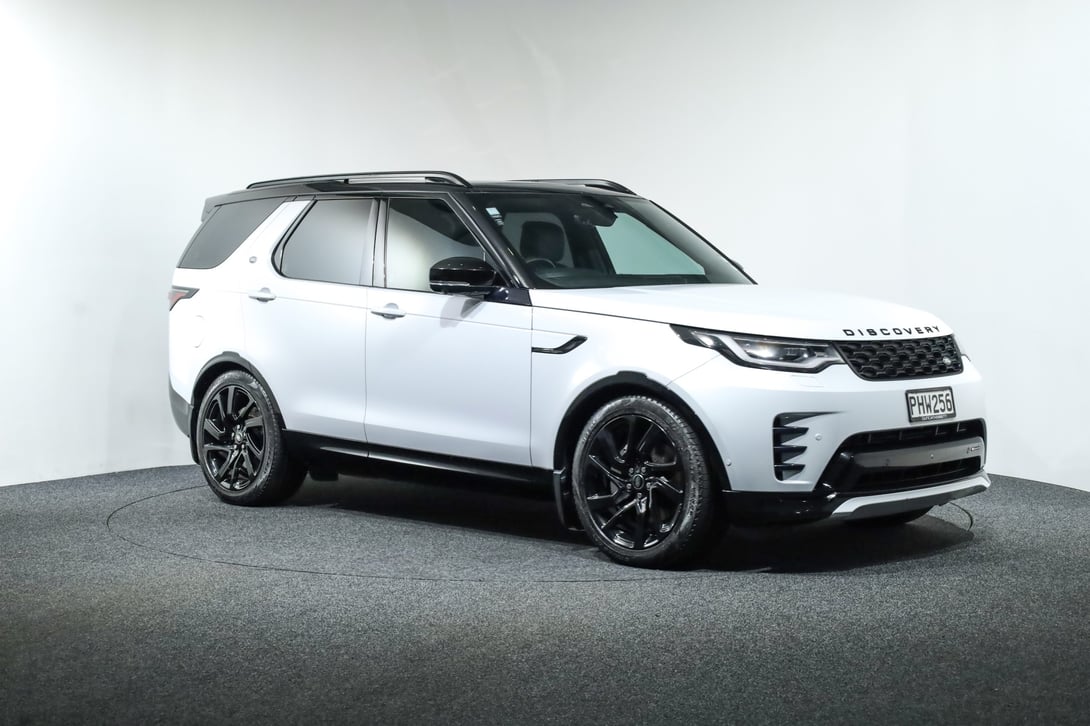 2022 Land Rover Discovery at Duncan & Ebbett Hamilton
