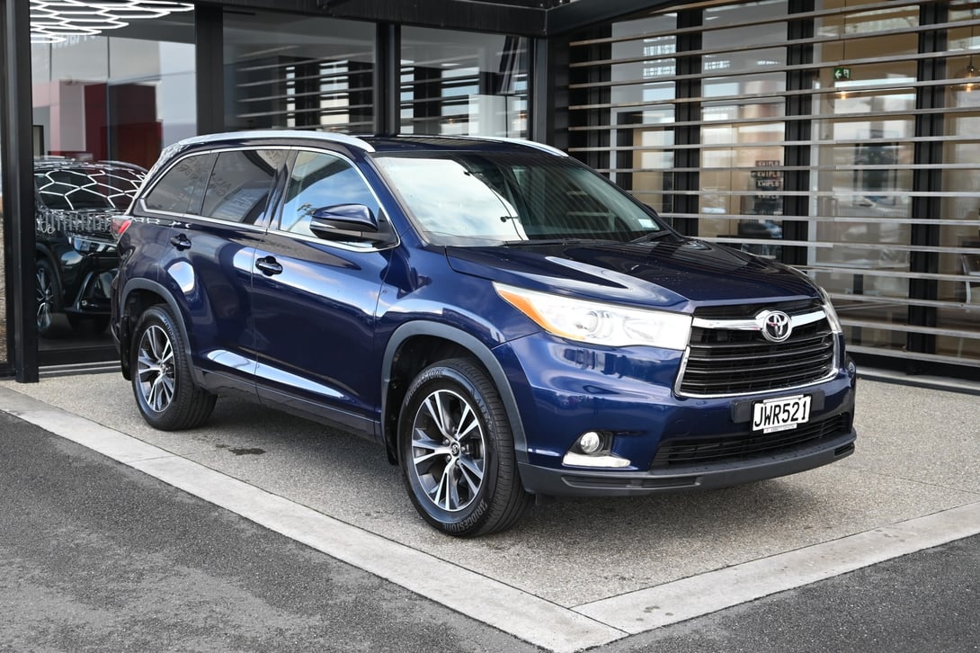2016 Toyota Highlander at Ebbett Toyota Hamilton