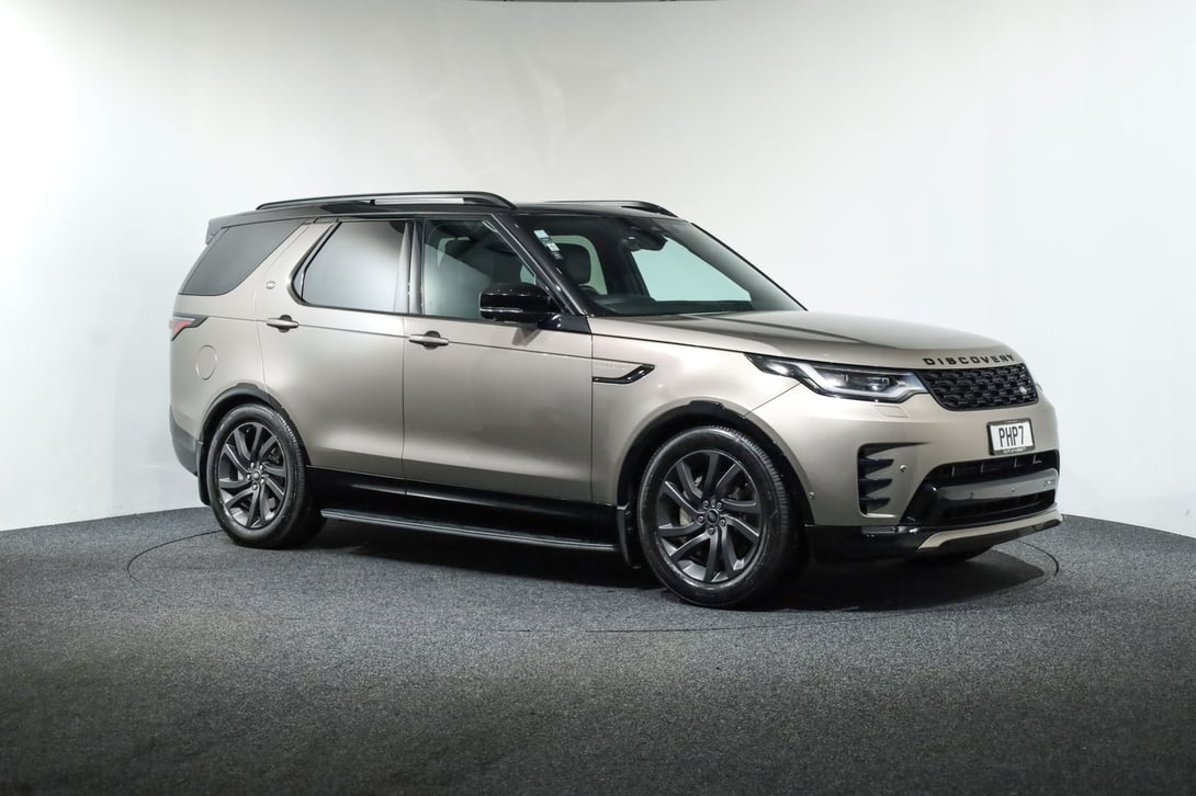 2022 Land Rover Discovery at Duncan & Ebbett Hamilton