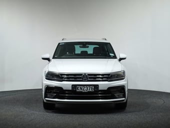 2017 Volkswagen Tiguan at Ebbett Volkswagen & Škoda Hamilton