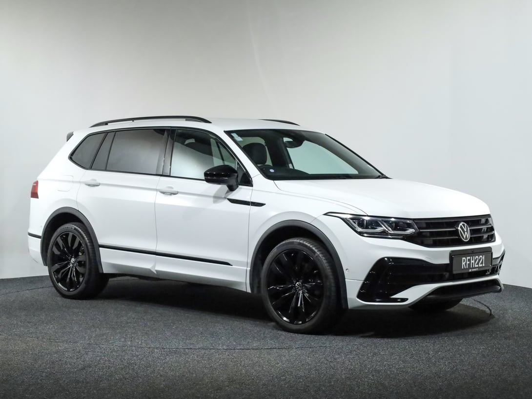 2025 Volkswagen Tiguan at Ebbett Volkswagen & Škoda Hamilton