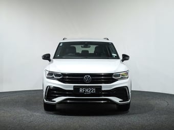 2025 Volkswagen Tiguan at Ebbett Volkswagen & Škoda Hamilton