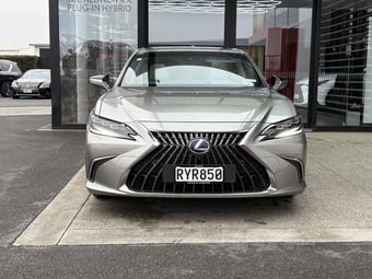 2022 Lexus ES 300H at Lexus of Hamilton