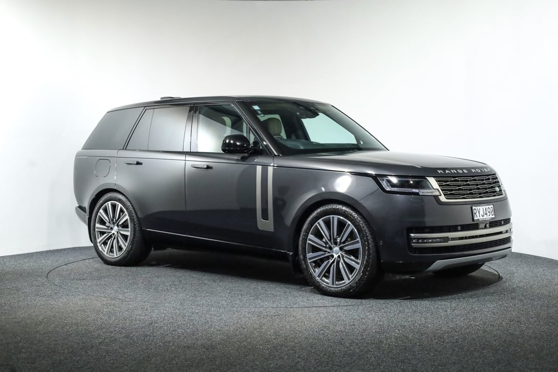 2025 Land Rover Range Rover at Duncan & Ebbett Hamilton